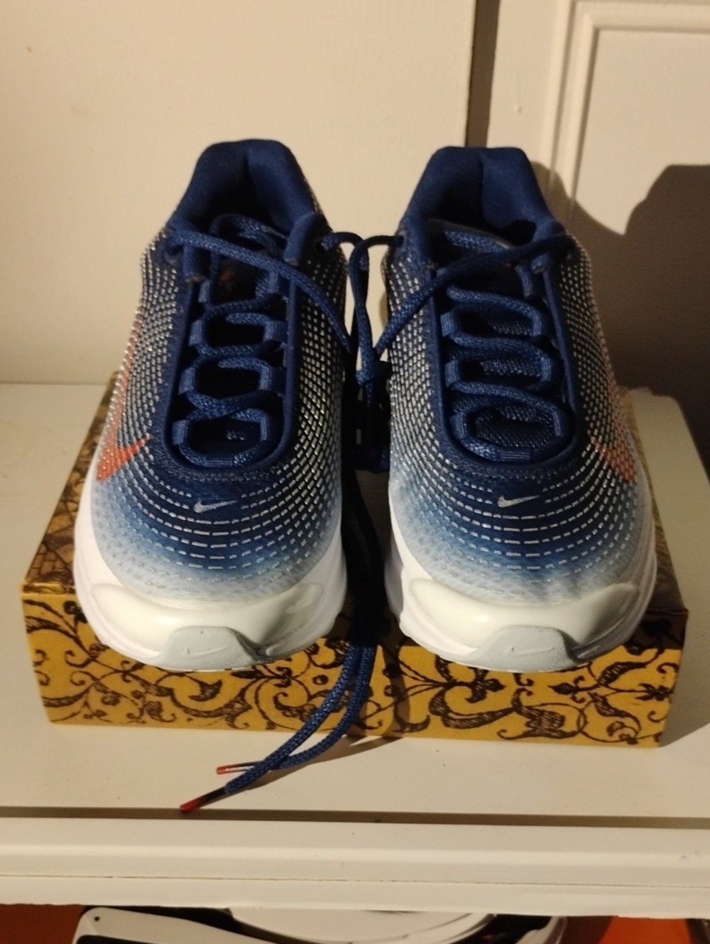 New Nike Navy and Orange Gradient Mesh Sneakers Men's 8 Women's 9